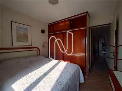 DORMITÓRIO COM ARMÁRIO 