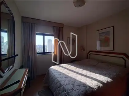 DORMITÓRIO COM ARMÁRIO 