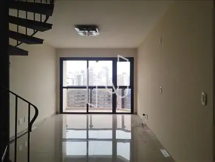 1º PAVIMENTO SALA COM SACADA 