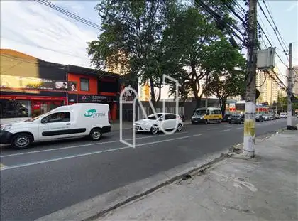 RUA MOVIMENTADA 