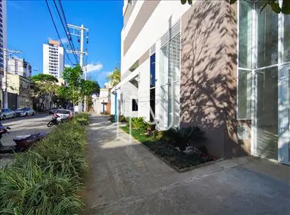 RUA MOVIMENTADA 