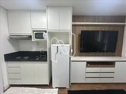 COZINHA COM GELADEIRA, MICROONDASE FOGÃO  