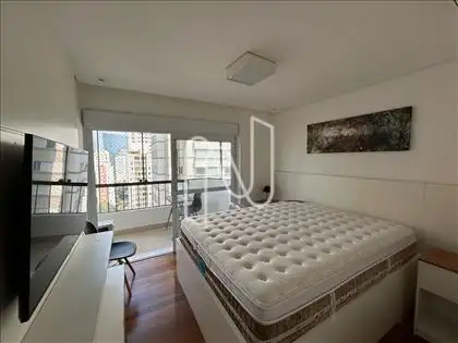 SUÍTE COM SACADA E AR CONDICIONADO   