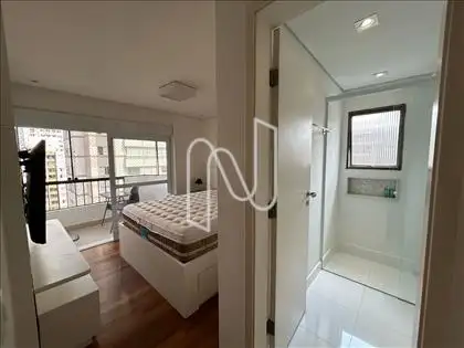SUÍTE COM SACADA E AR CONDICIONADO  
