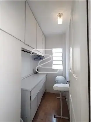 QUARTO NA ÁREA SERVIÇO 