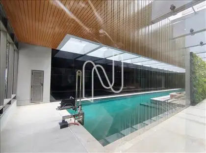 PISCINA 
