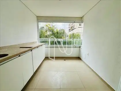 TERRAÇO COM PERSIANAS DE VIDRO 