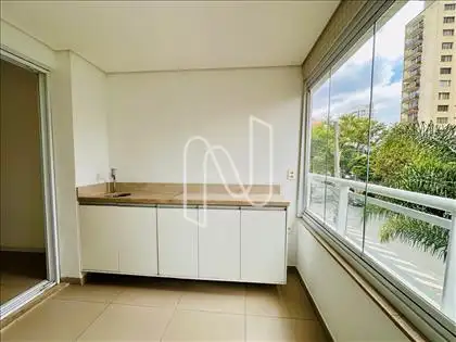 TERRAÇO COM PERSIANAS DE VIDRO 