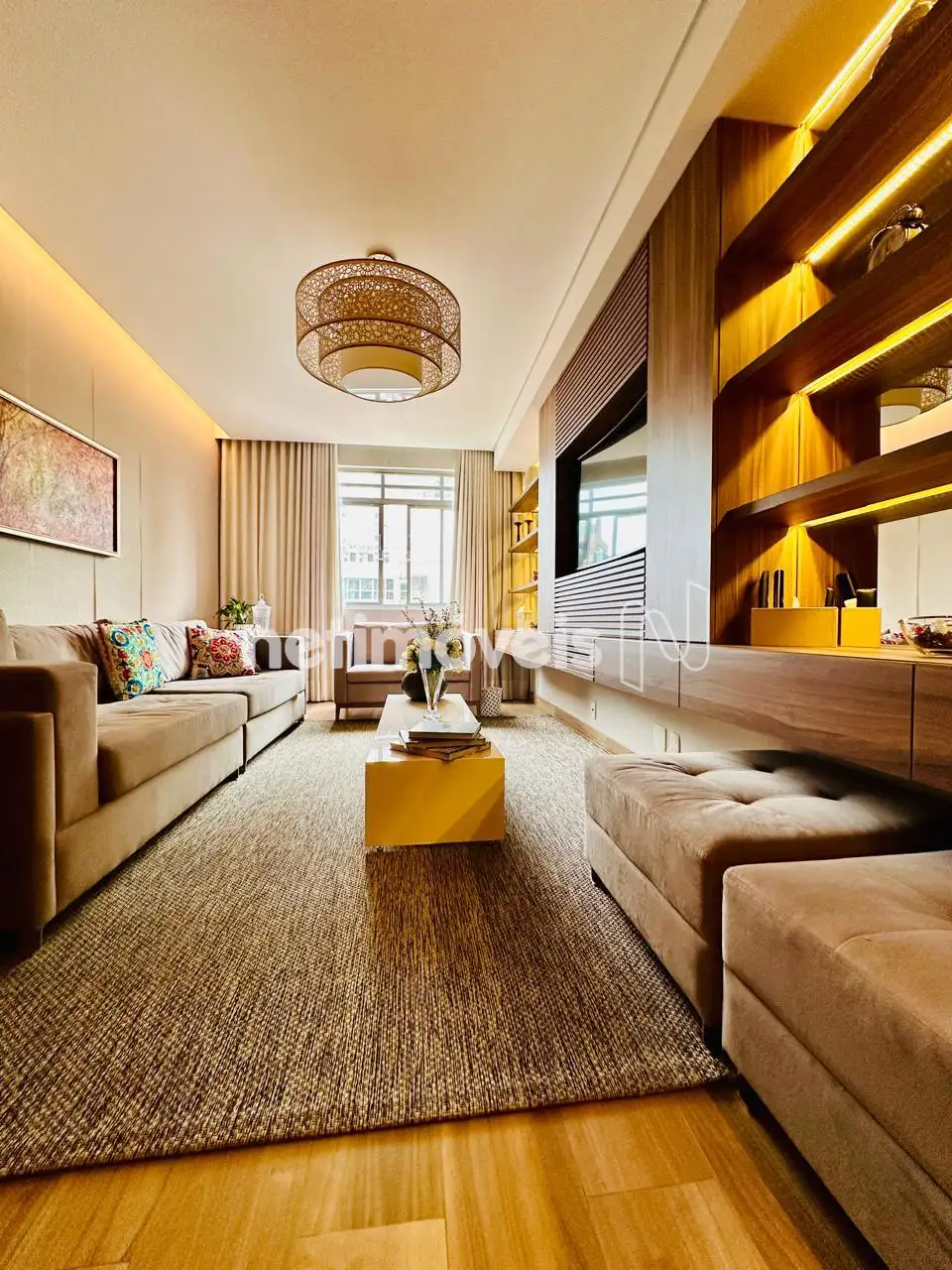 LIVING COM AR CONDICIONADO 