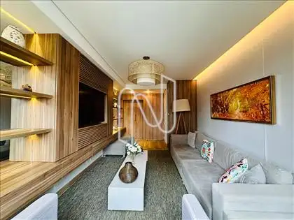 LIVING COM AR CONDICIONADO 