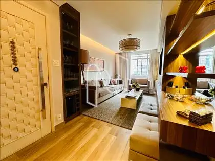 LIVING COM AR CONDICIONADO 