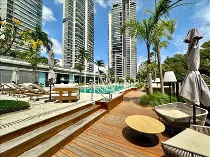 PISCINA 