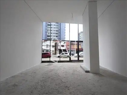 LOJA COM ÓTIMA VITRINE 