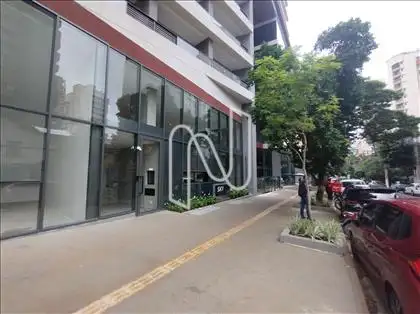 VISTA CALÇADA E RUA COM TRAFEGO REDUZIDO 