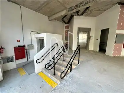 ESCADAS DE ENTRADA E ELEVADORES 