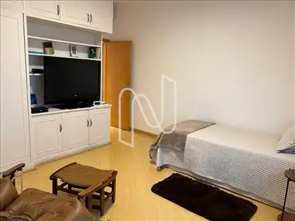 SUITE 