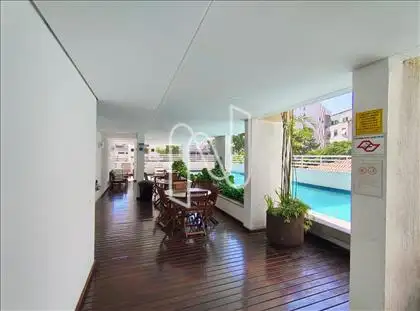 PISCINA 