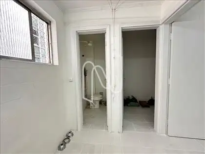 DEPENENCIA DE AREA  DE SERVIÇO COM BANHEIRO  