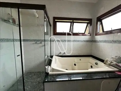 BANHEIRA DE HIDROMASSAGEM  