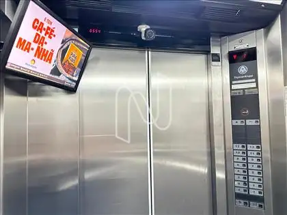 ELEVADOR POR DENTRO  