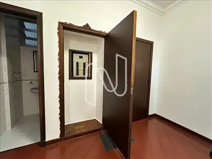 ENTRADA SOCIAL, QUADRO DE LUZ E LAVABO 