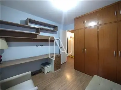 DORMITÓRIO 02 COM ARMÁRIOS 