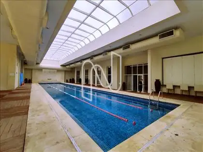 PISCINA COBERTA E AQUECIDA