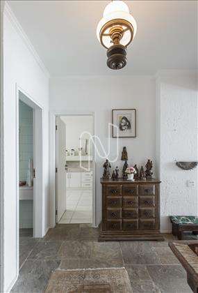 HALL DE ENTRADA E ACESSO AO LAVABO E COZINHA