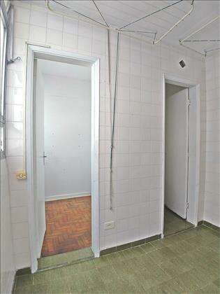 Quarto e Banheiro na Área de Serviço