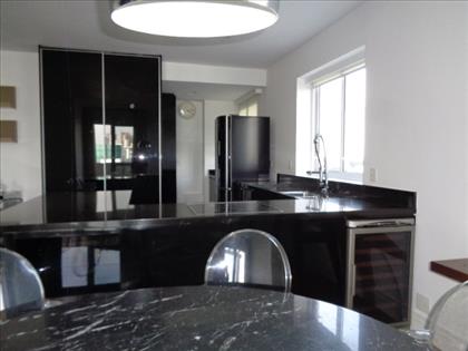 Quarto suíte amplo com armários