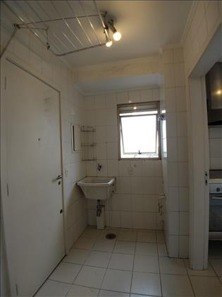 Área Serviço c/quarto e banheiro