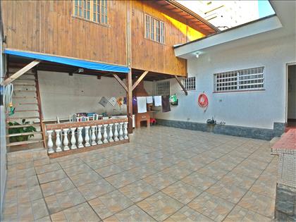 QUINTAL COM CHURRASQUEIRA 
