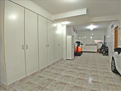 GARAGEM COM LAVABO 
