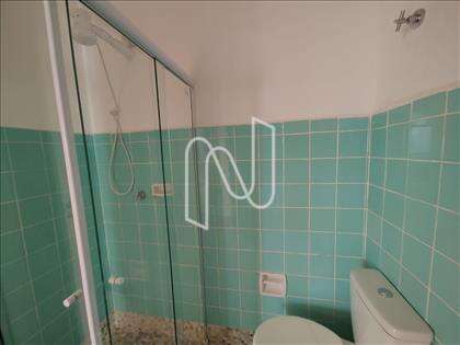 BANHEIRO COM BOX DE VIDRO