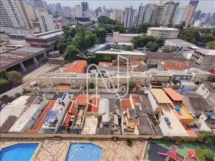 VISTA DO APTº E DAS PISCINAS 