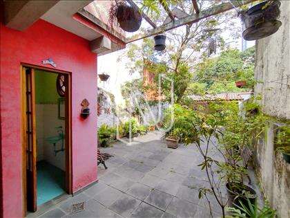 AREA EXTERNA COM LAVABO 