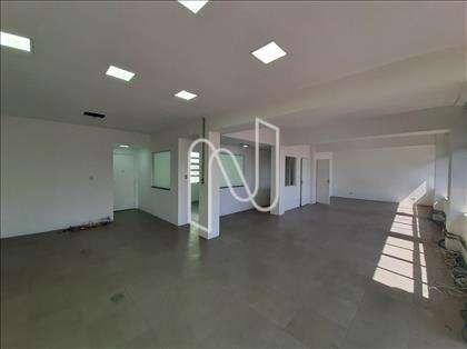 SALA AMPLA PARA VARIOS ESPAÇOS  