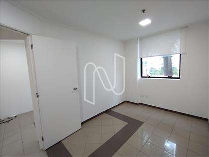 SALA COM PERSIANA