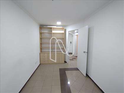 SALA COM ARMÁRIO