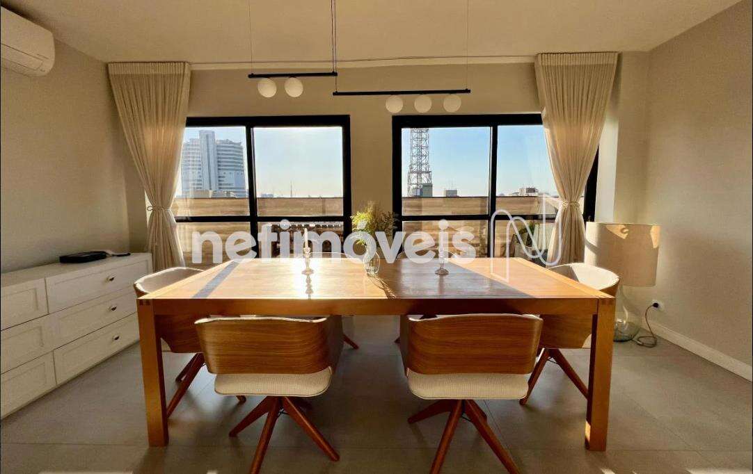  SALA DE JANTAR COM MESA E CADEIRA