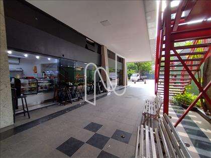 ÁREA EXTERNA E CAFÉ 