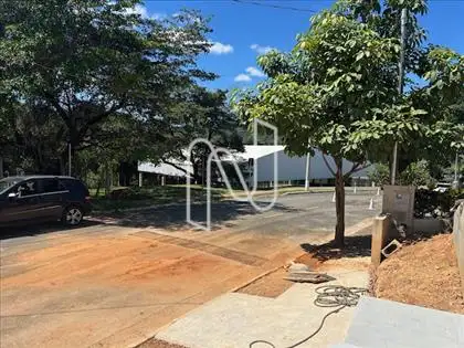 Rua asfaltada e plana 