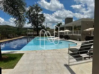 Clube a 60 metros da casa