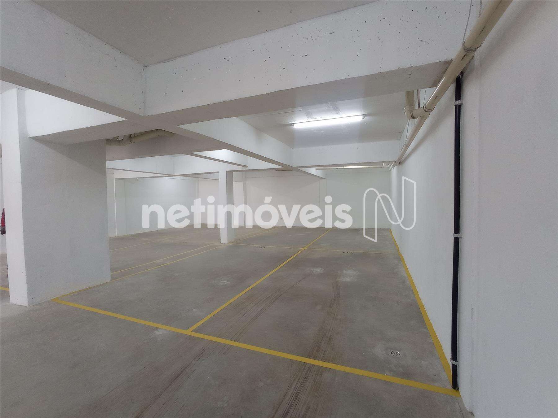 Duas vagas de garagem