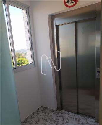 Elevador de 2 portas