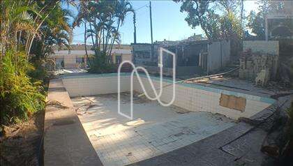 Piscina desativada