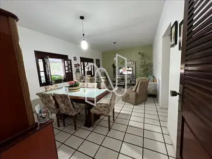 Casa pra venda em localização privilegiada
