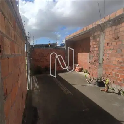   Casa a venda no bairro Campo Limpo