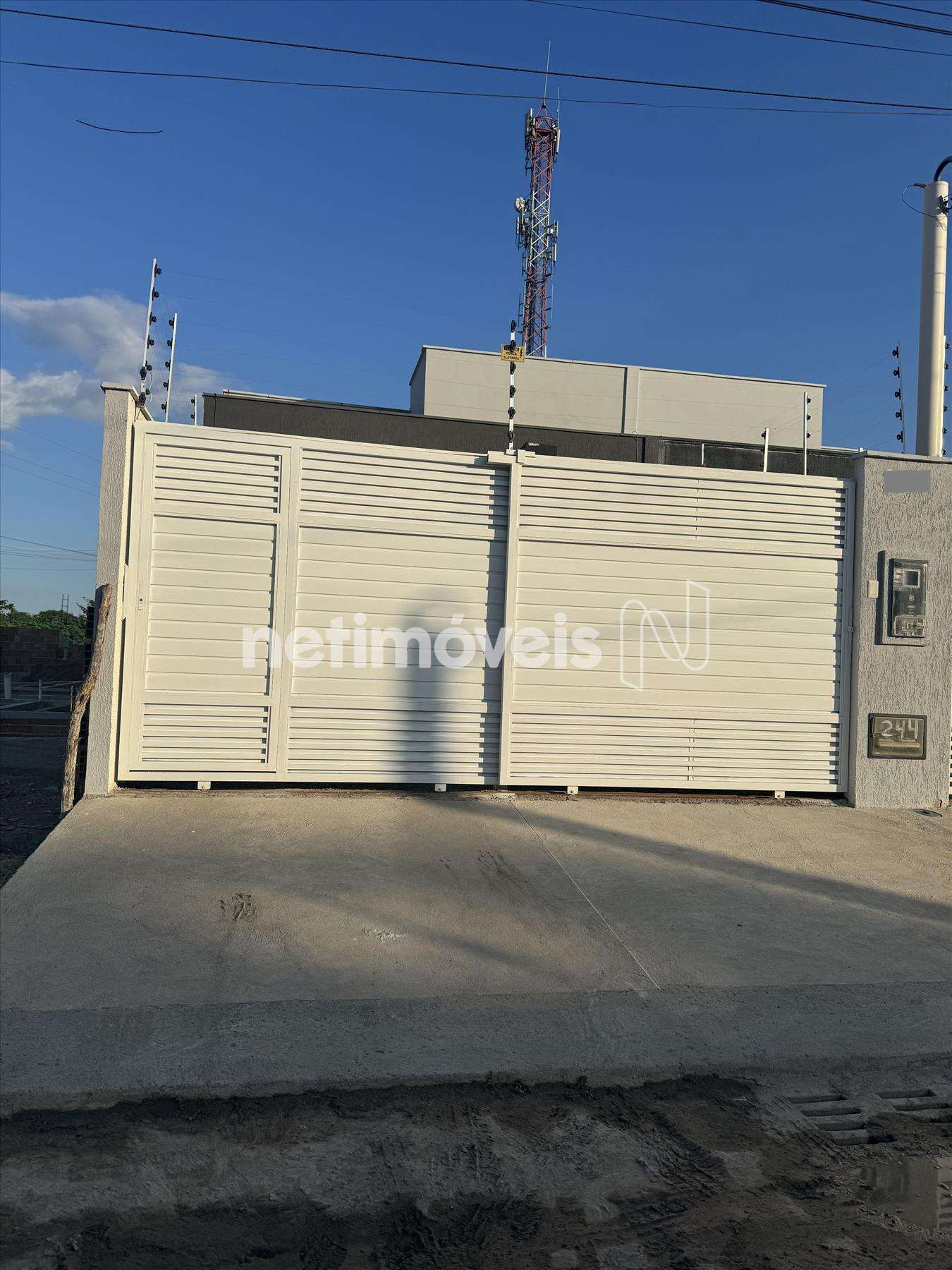 Casa 2 quartos com suíte prox da Fraga Maia