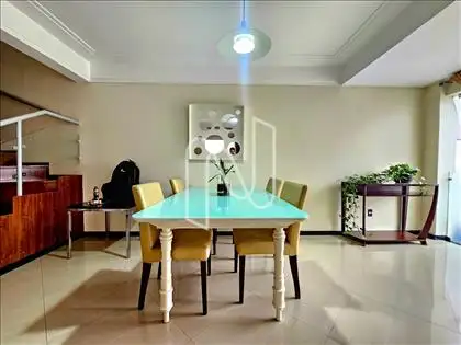    Casa/sala.